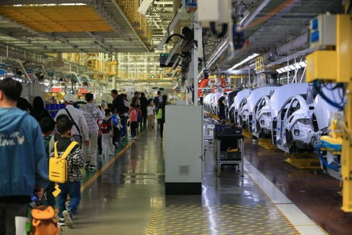 走進(jìn)汽車工廠 汽車夢想家開營啦